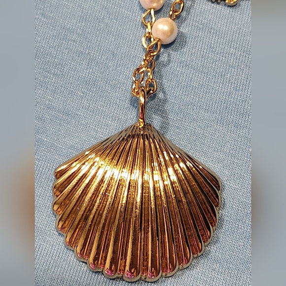 Betsey Johnson Shell Necklace - Picture 6 of 6
